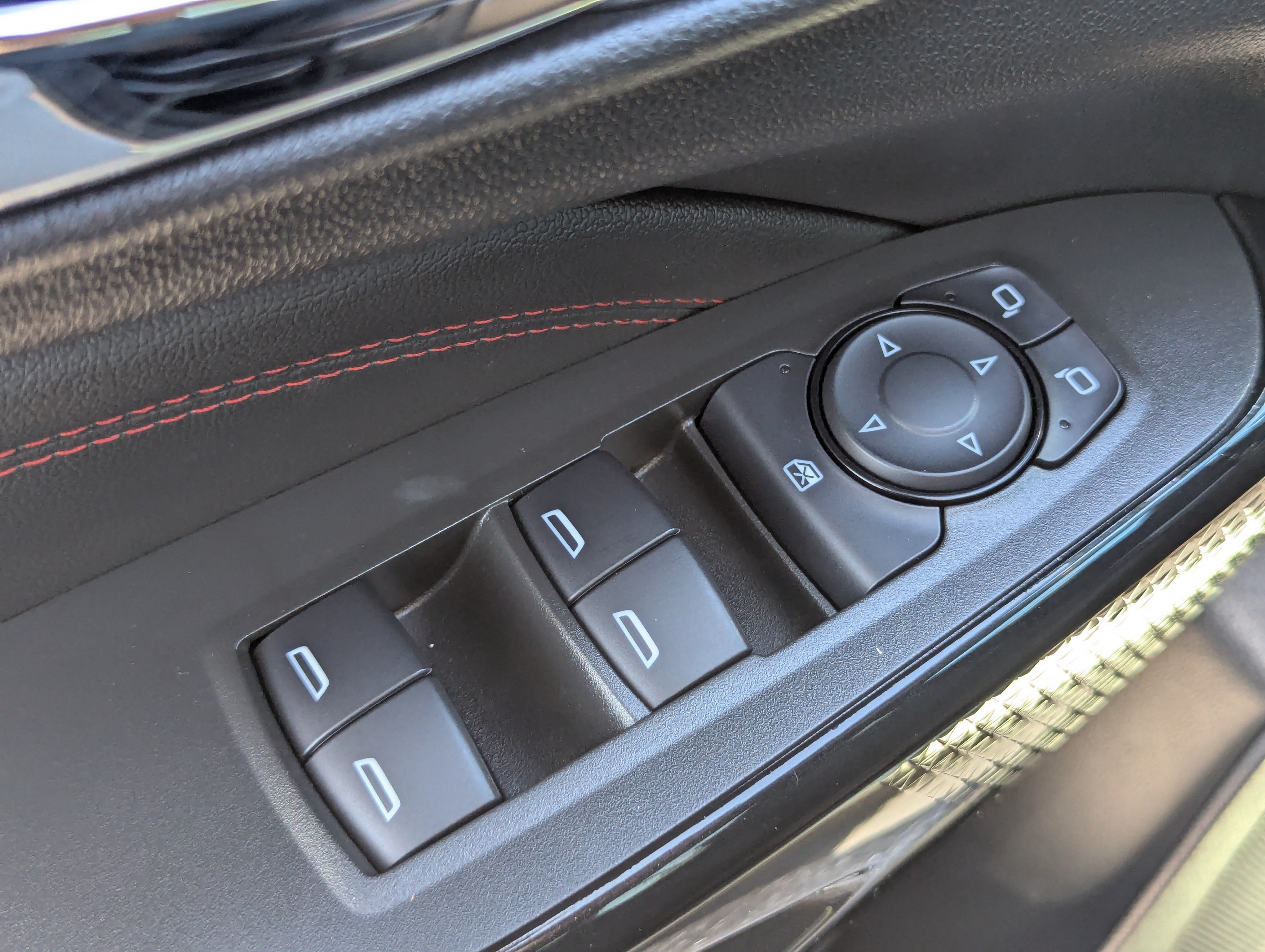 Certified 2024 Chevrolet Trax RS w/ Sunroof Package FWD image 19