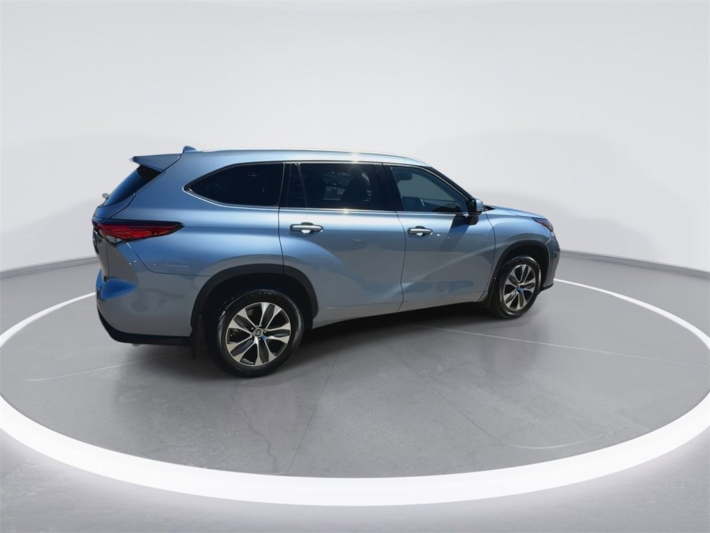 Used 2022 Toyota Highlander XLE image 9