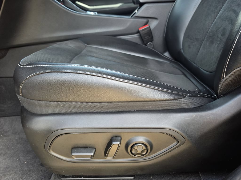 Used 2023 Jeep Grand Cherokee Altitude RWD image 16