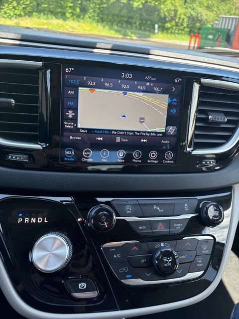 Used 2020 Chrysler Pacifica Touring-L Plus w/ Tire & Wheel Group FWD image 9