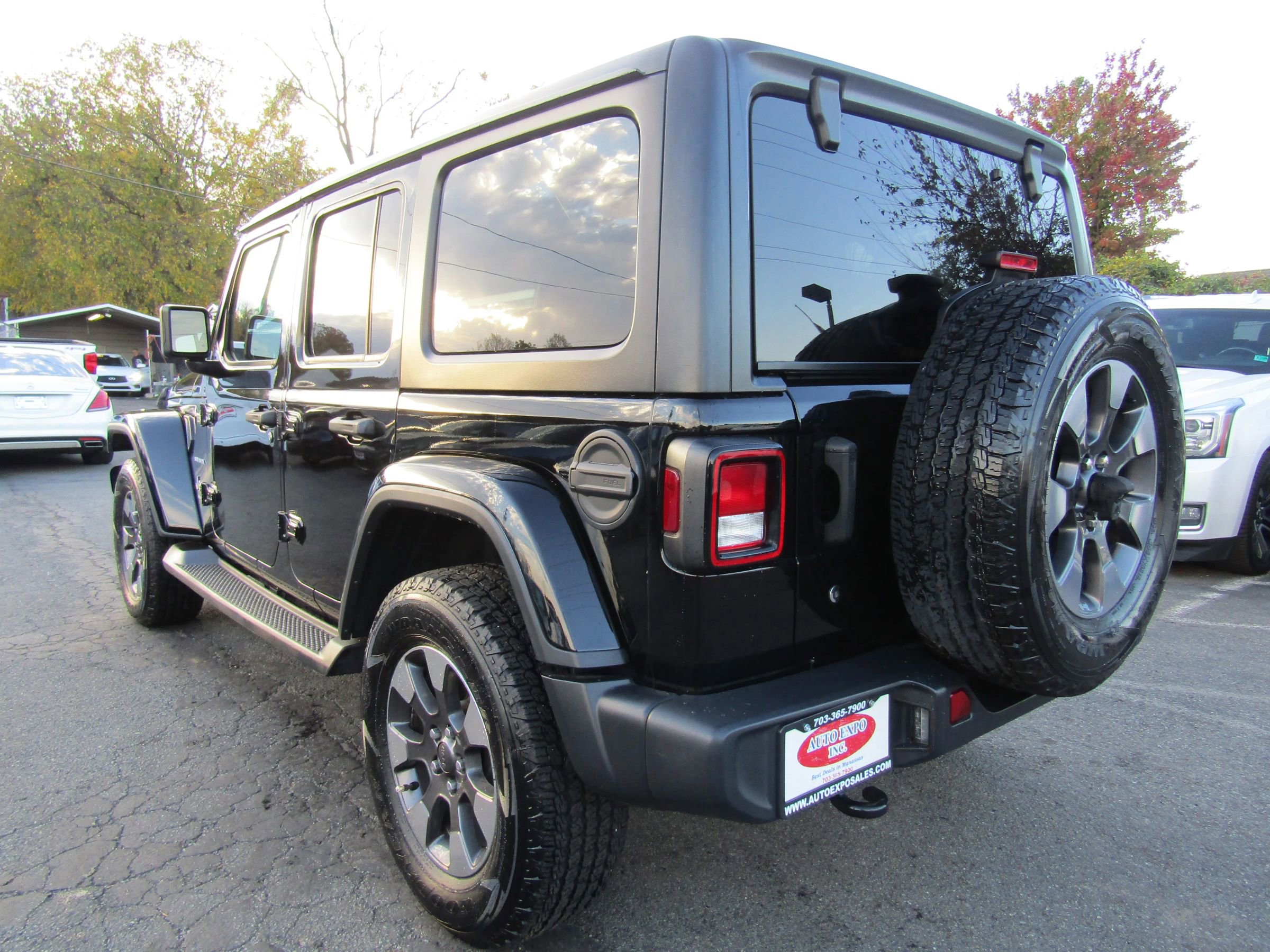 Used 2018 Jeep Wrangler Unlimited Sahara image 5