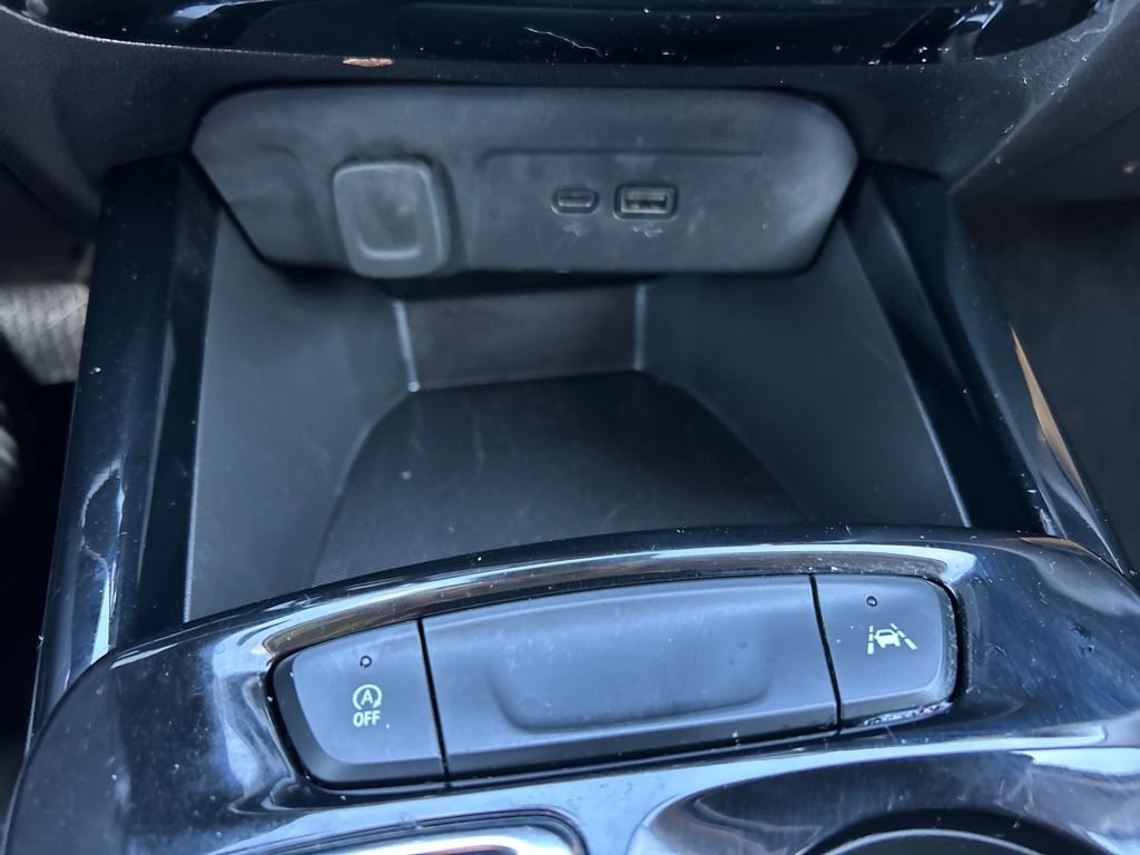 Used 2025 Chevrolet Trax LT image 34