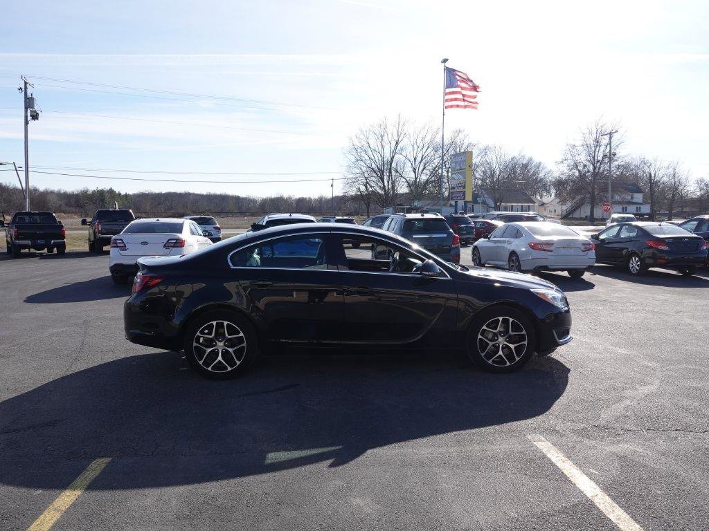 Used 2017 Buick Regal Sport Touring image 4