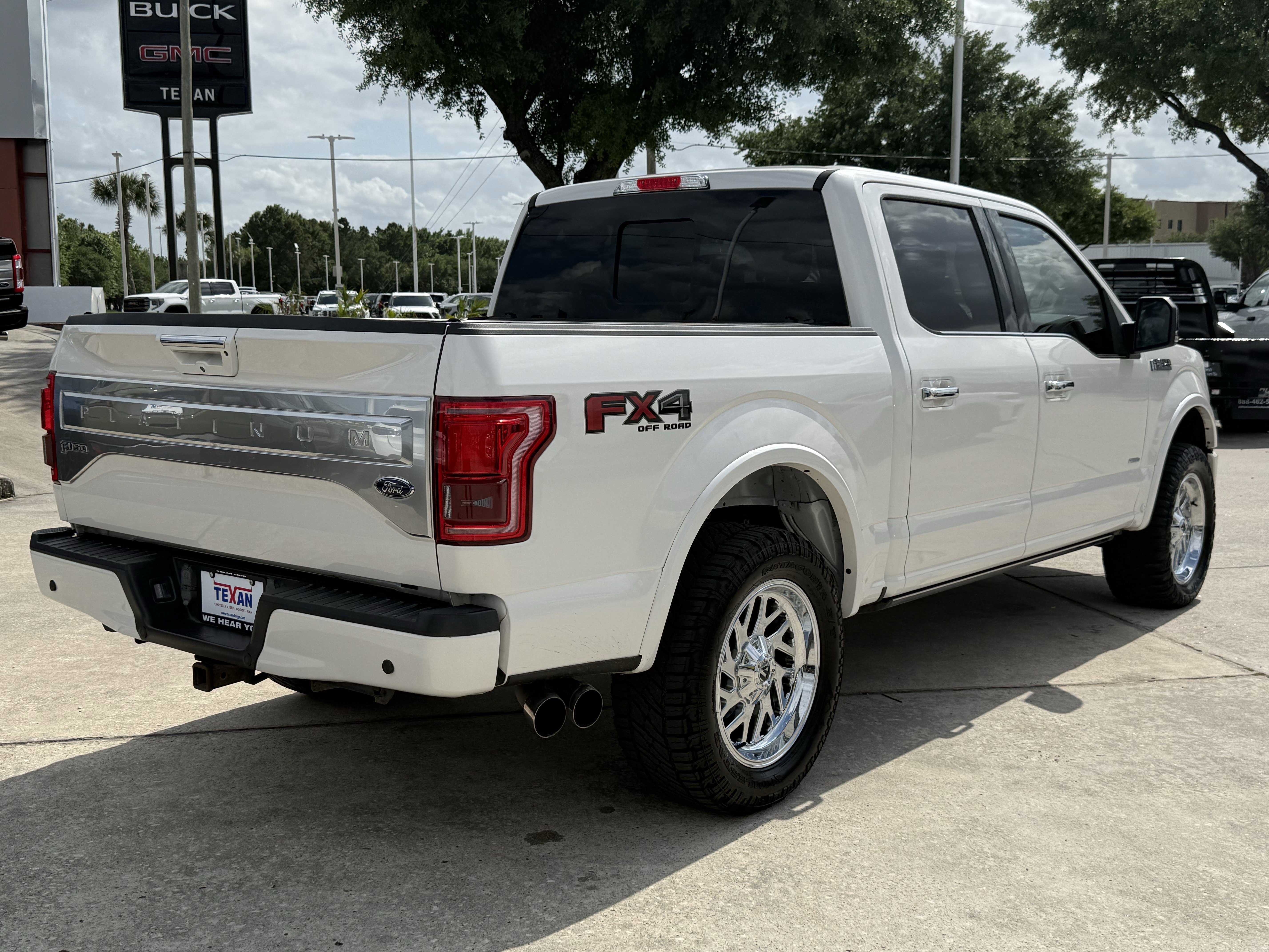 Used 2017 Ford F150 Platinum w/ Equipment Group 701A Luxury image 5