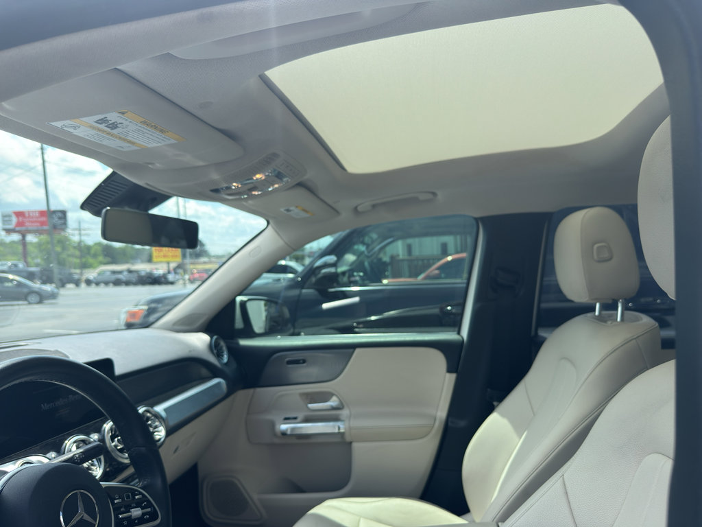 Used 2022 Mercedes-Benz GLB 250 w/ Premium Package Lite image 8
