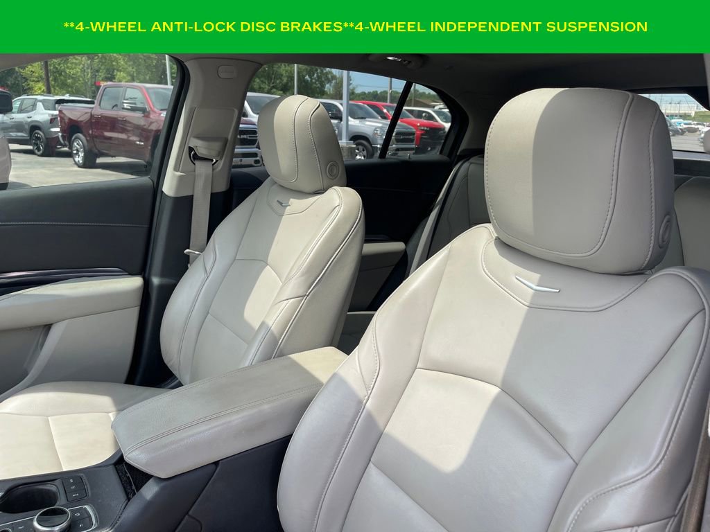 Used 2022 Cadillac XT4 Luxury w/ Cold Weather Package FWD image 14