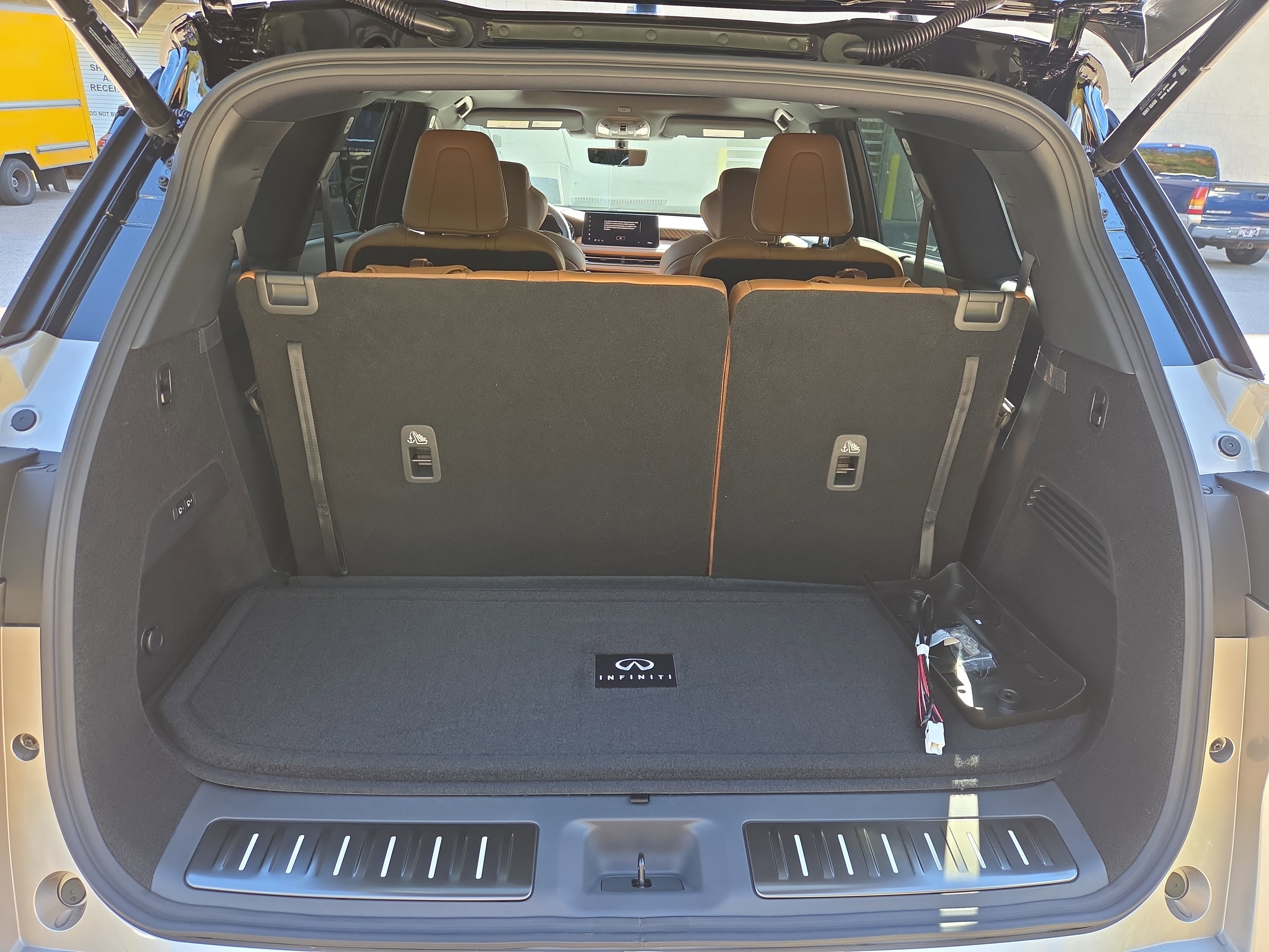 New 2026 INFINITI QX60 Autograph w/ Dark Cargo Package image 9