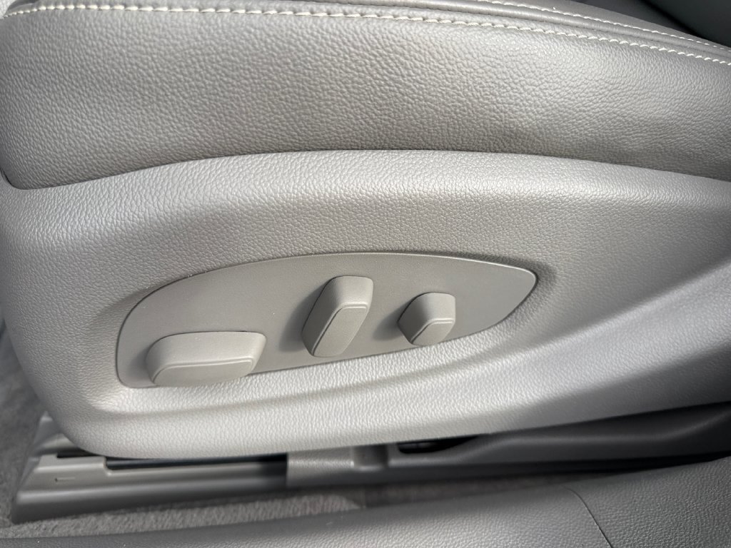 Used 2017 Chevrolet Impala LT w/ Leather Package FWD image 16