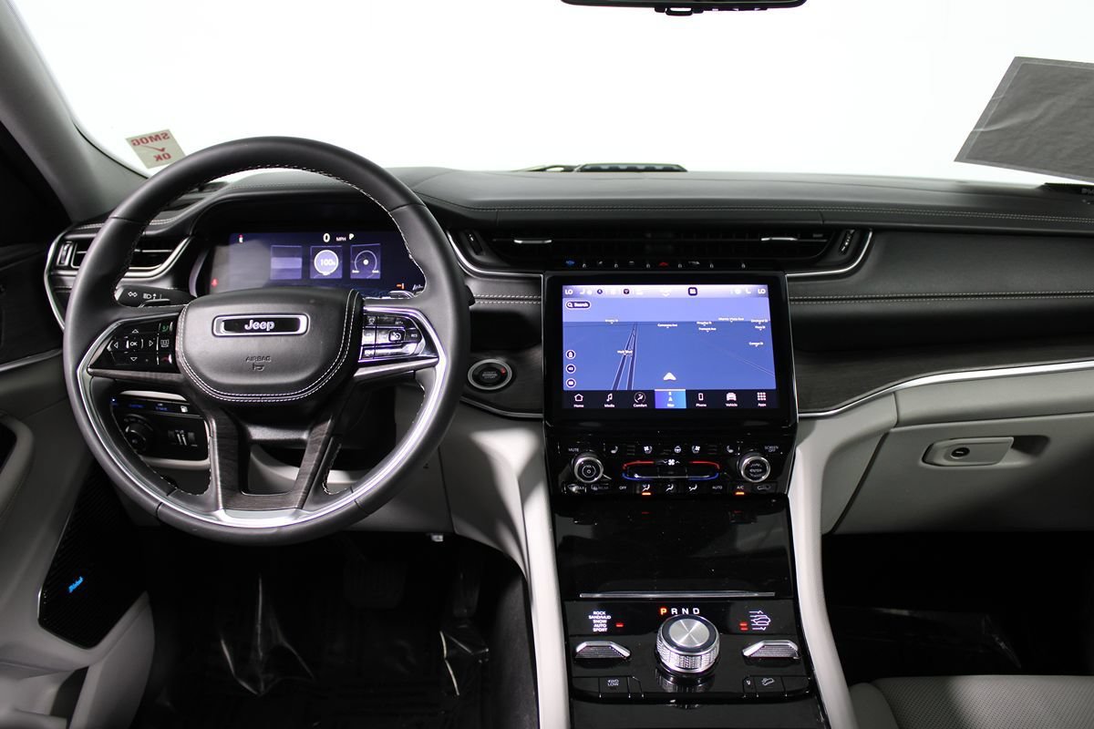 Used 2022 Jeep Grand Cherokee Altitude RWD image 15