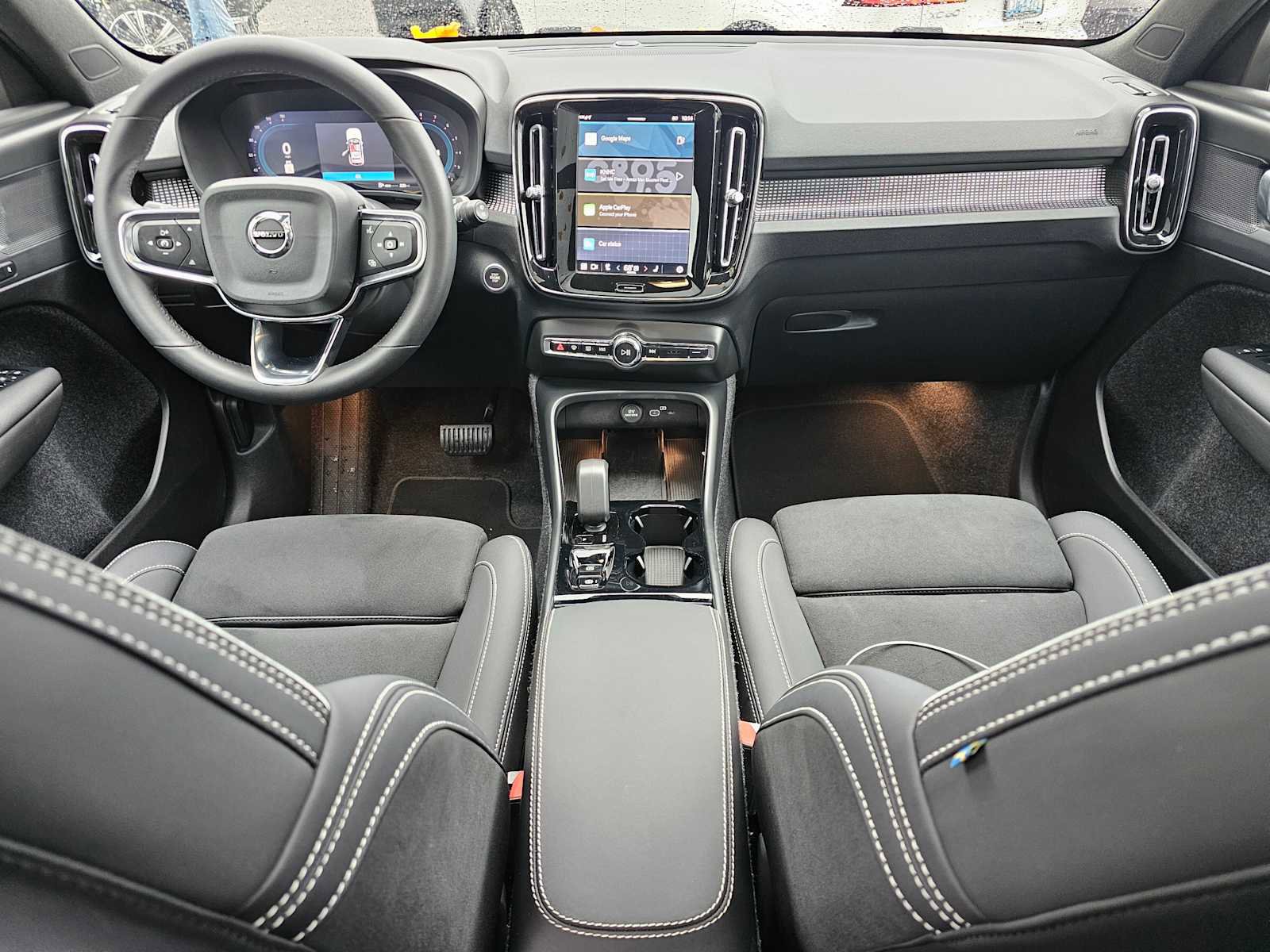 Certified 2025 Volvo XC40 B5 Plus image 17