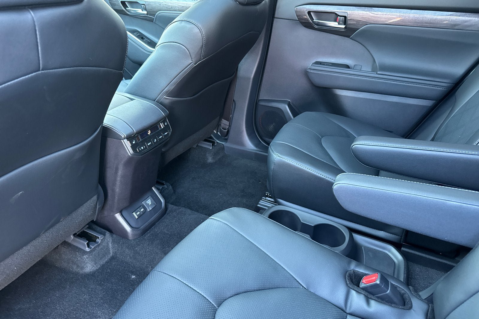 New 2026 Toyota Highlander Platinum AWD/4WD image 11