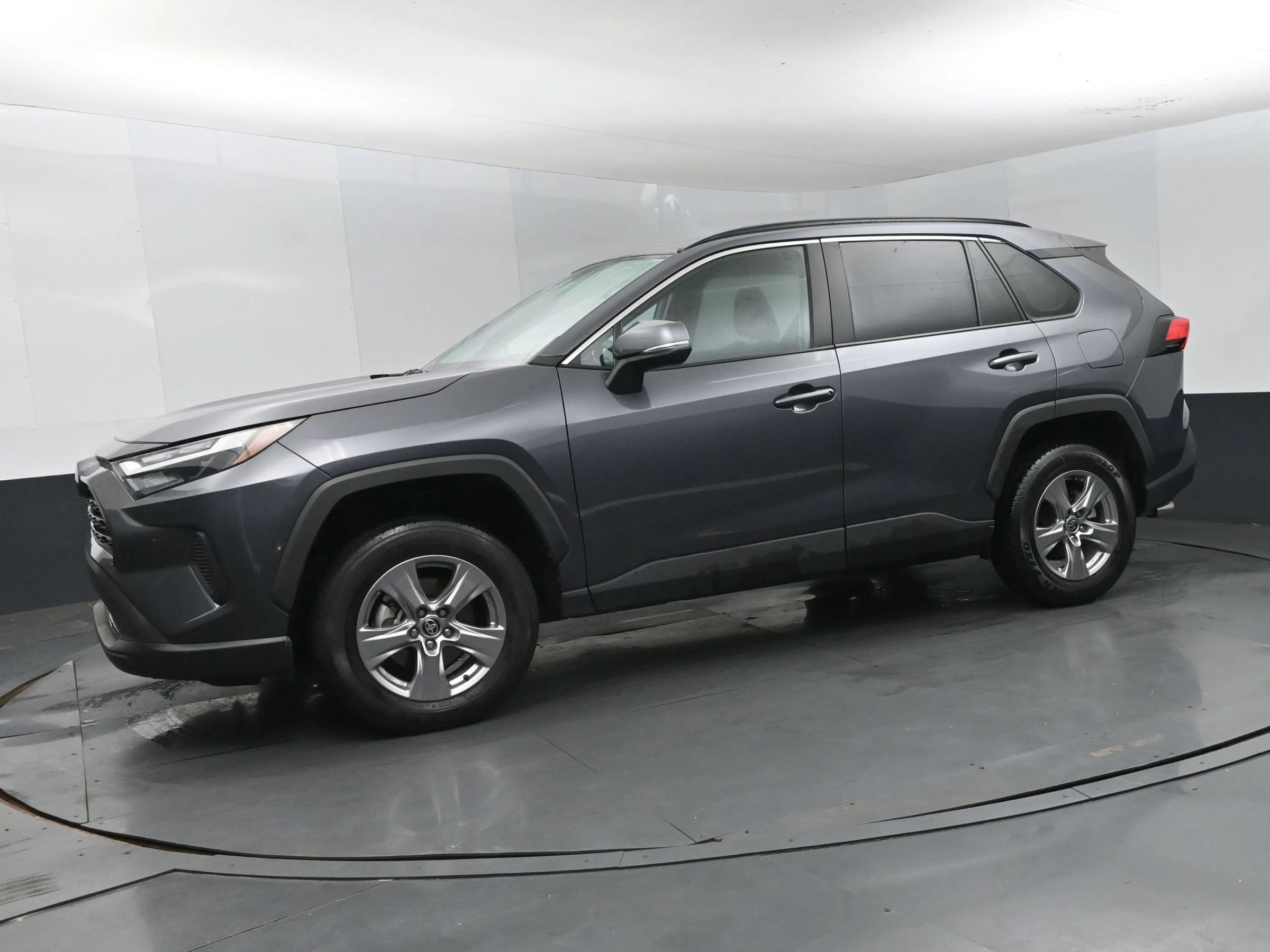 Used 2025 Toyota RAV4 XLE FWD image 5