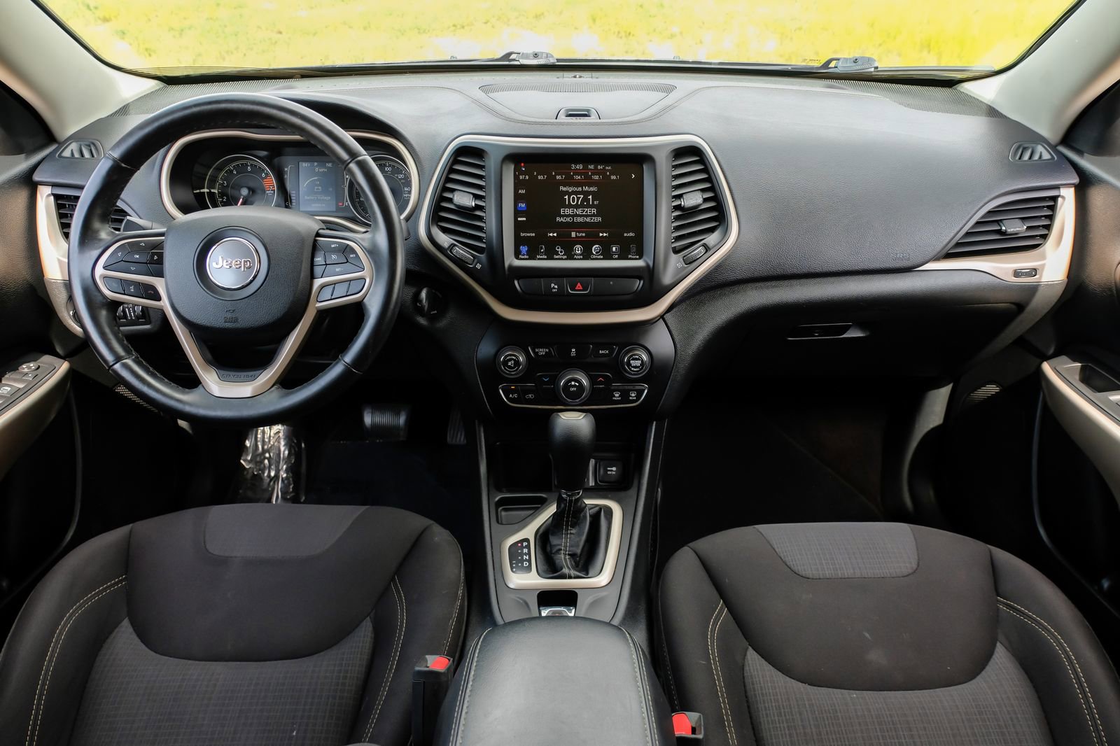 Used 2017 Jeep Cherokee Latitude w/ Safety/Convenience Group image 16