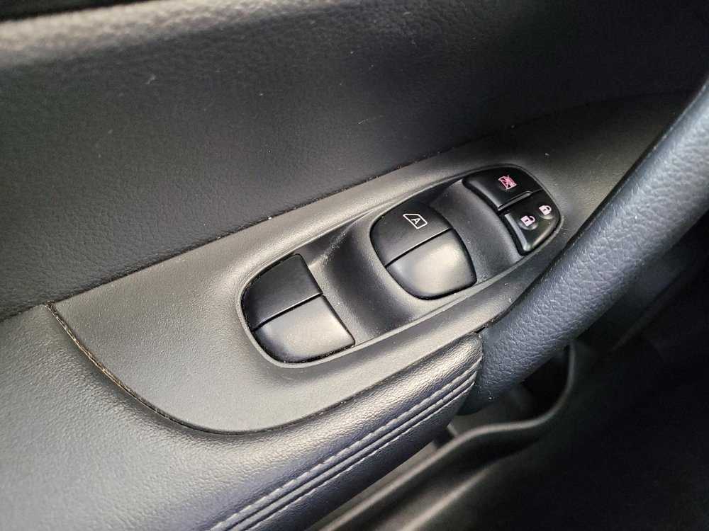 Used 2018 Nissan Rogue S AWD/4WD image 27