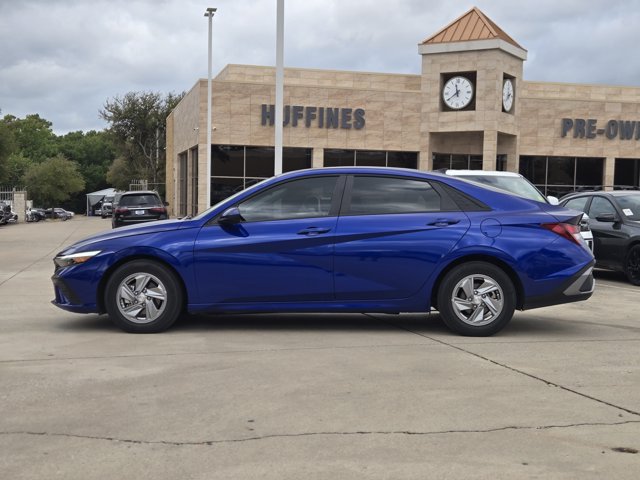 Certified 2026 Hyundai Elantra SE FWD image 4