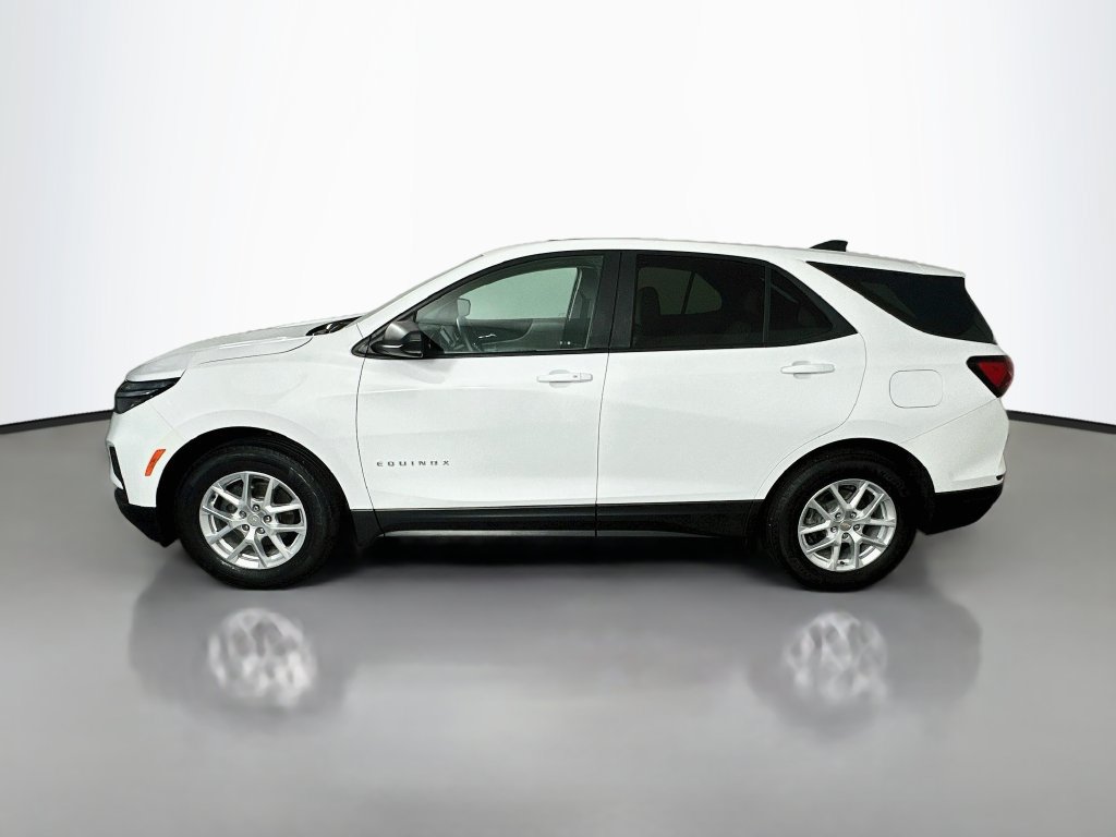 Used 2024 Chevrolet Equinox LS w/ LS Convenience Package FWD image 4