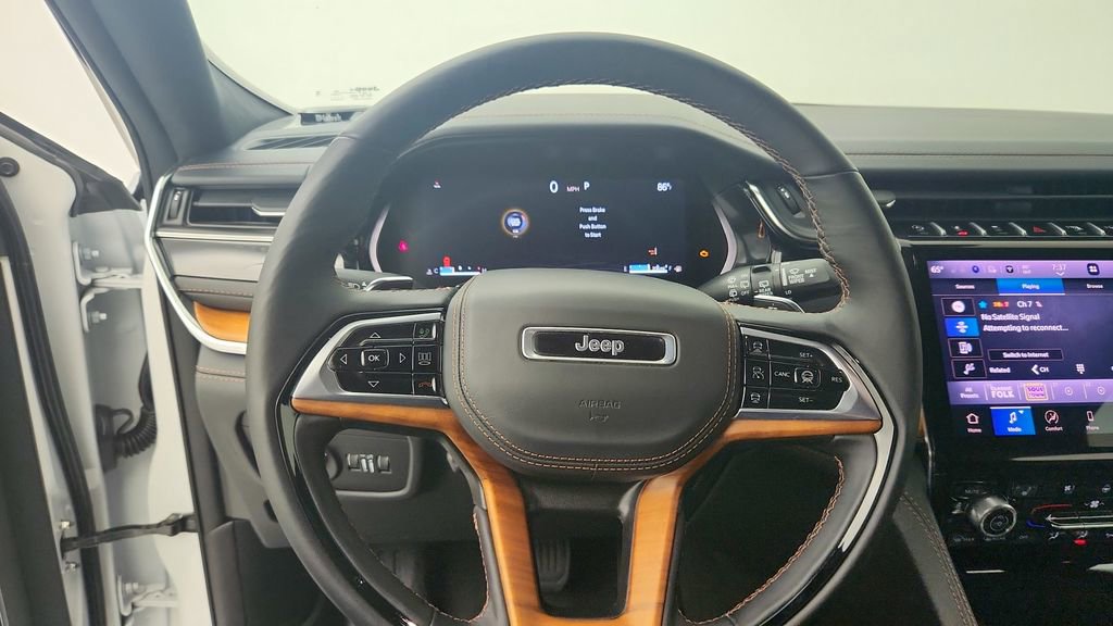 Used 2025 Jeep Grand Cherokee L Summit AWD/4WD image 17