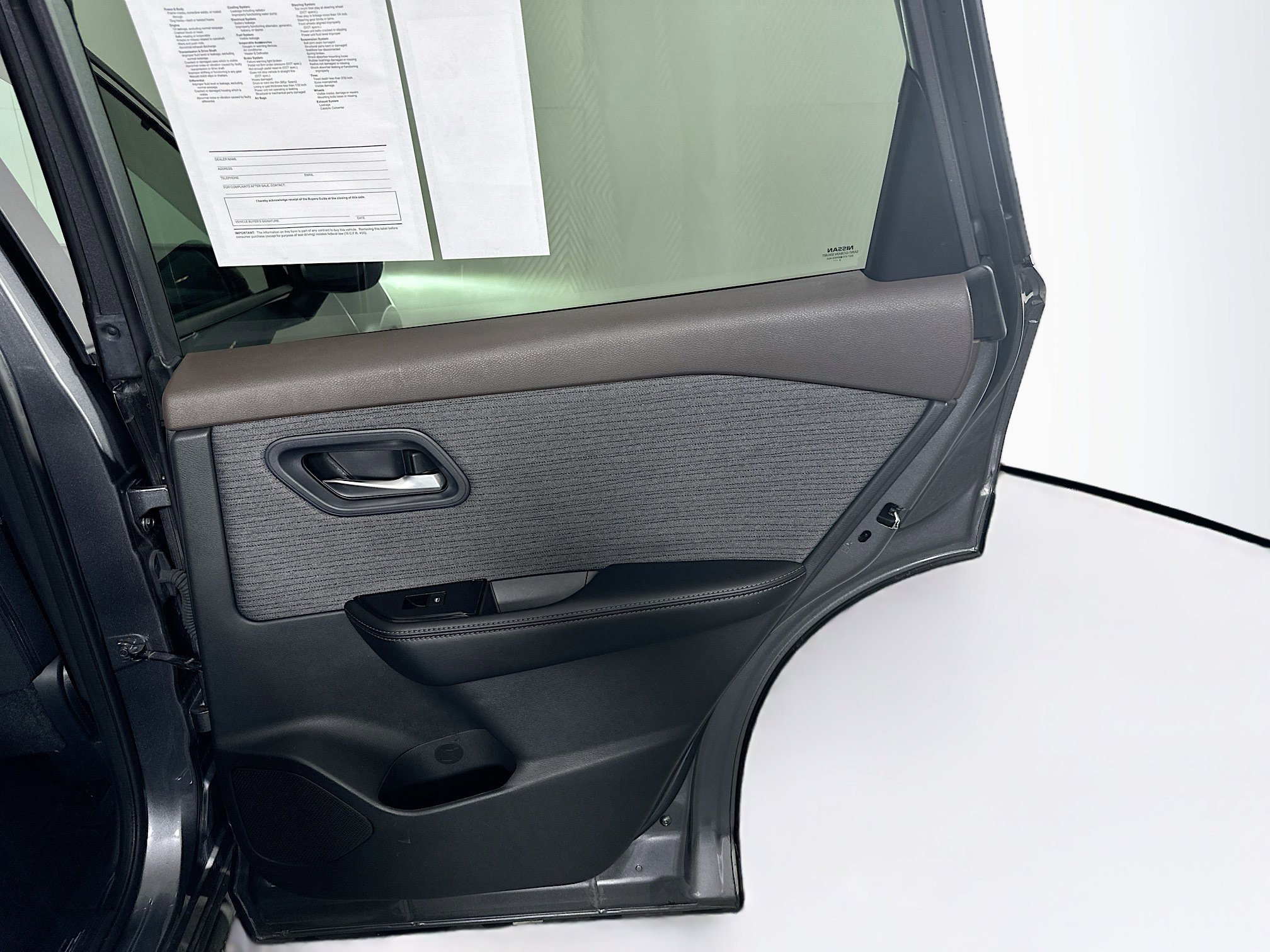 Used 2023 Nissan Rogue SV image 28