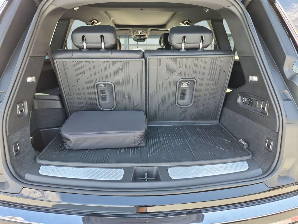 New 2027 Cadillac Vistiq Sport w/ LPO, Floor Liner Package AWD/4WD image 15