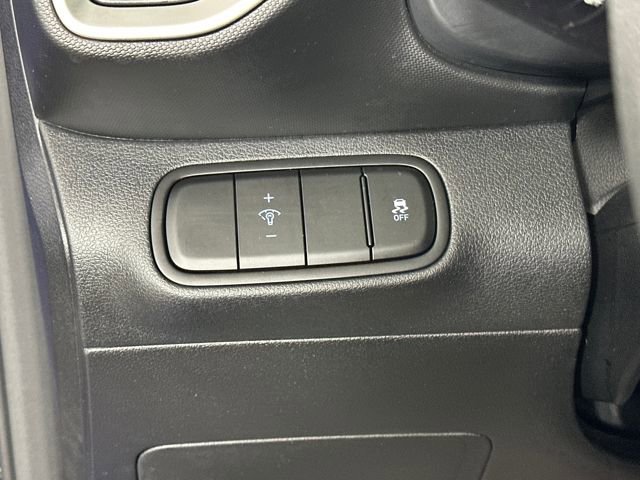 Used 2025 Hyundai Venue SE image 19