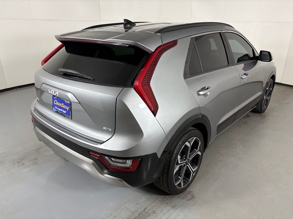 Used 2023 Kia Niro SX Touring FWD image 8
