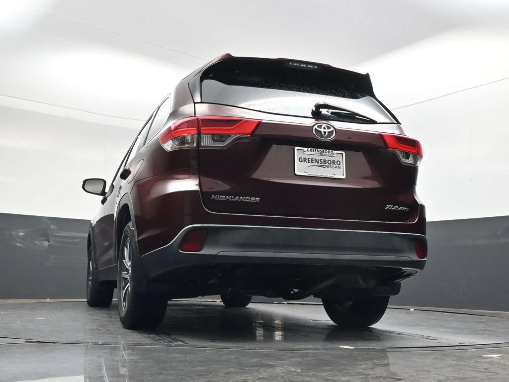 Used 2019 Toyota Highlander XLE AWD/4WD image 44