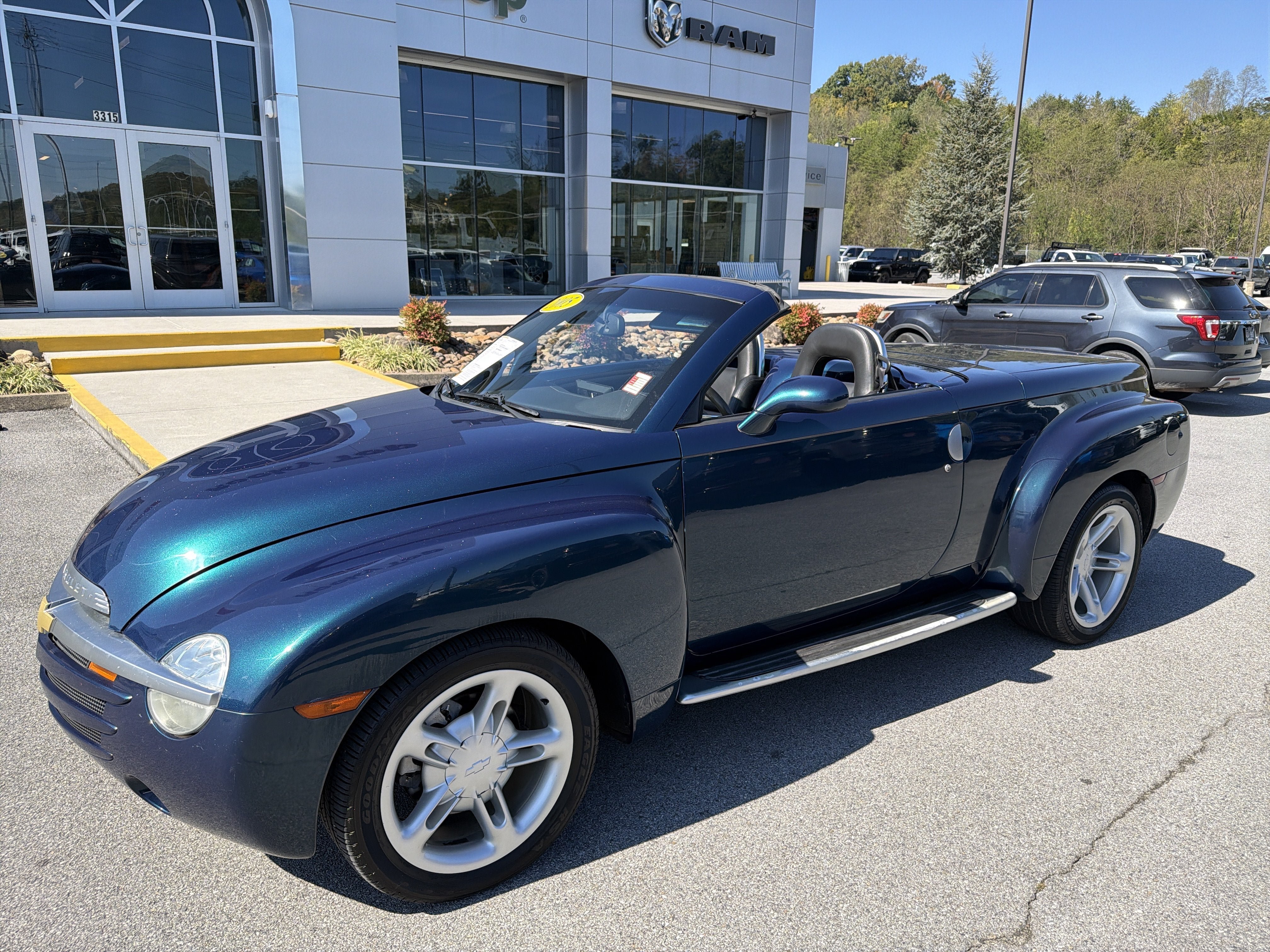 Used 2005 Chevrolet SSR w/ Preferred Equipment Group RWD image 20