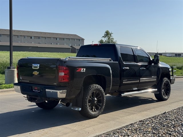 Used 2011 Chevrolet Silverado 2500 LTZ w/ LTZ Plus Package AWD/4WD image 3