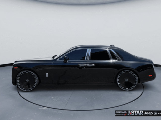 Used 2022 Rolls-Royce Phantom Sedan RWD image 8
