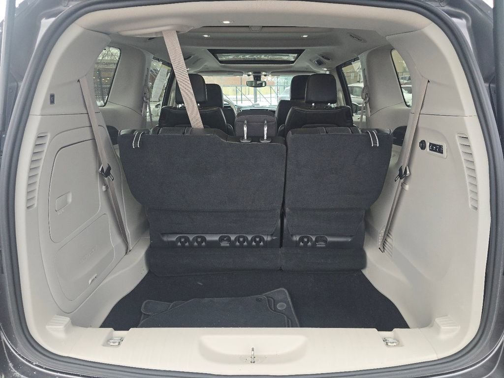 Used 2019 Chrysler Pacifica Limited w/ Tire & Wheel Group image 17
