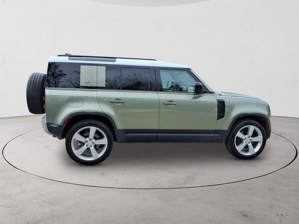 Used 2023 Land Rover Defender 110 SE image 4