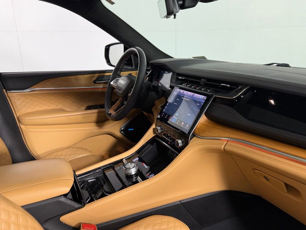 Used 2023 Jeep Grand Cherokee L Summit AWD/4WD image 30