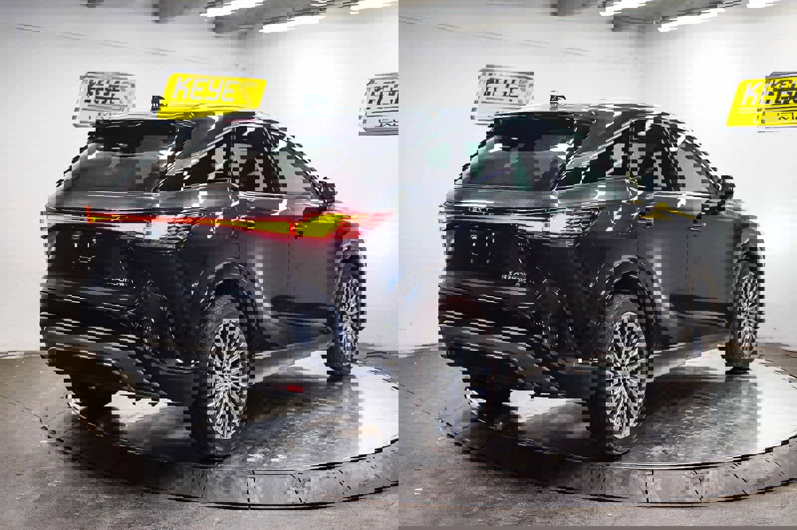 Used 2024 Lexus RX 450h Luxury w/ Convenience Package image 4