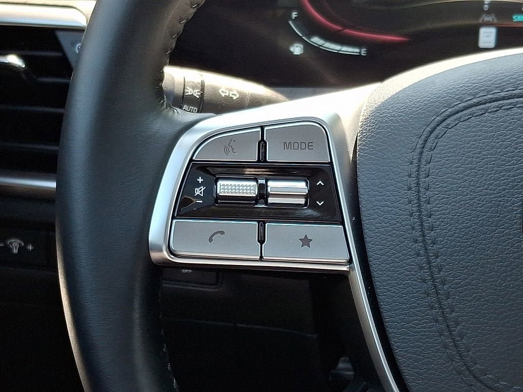 Used 2025 Kia Telluride EX w/ EX Captain's Chair Package FWD image 22