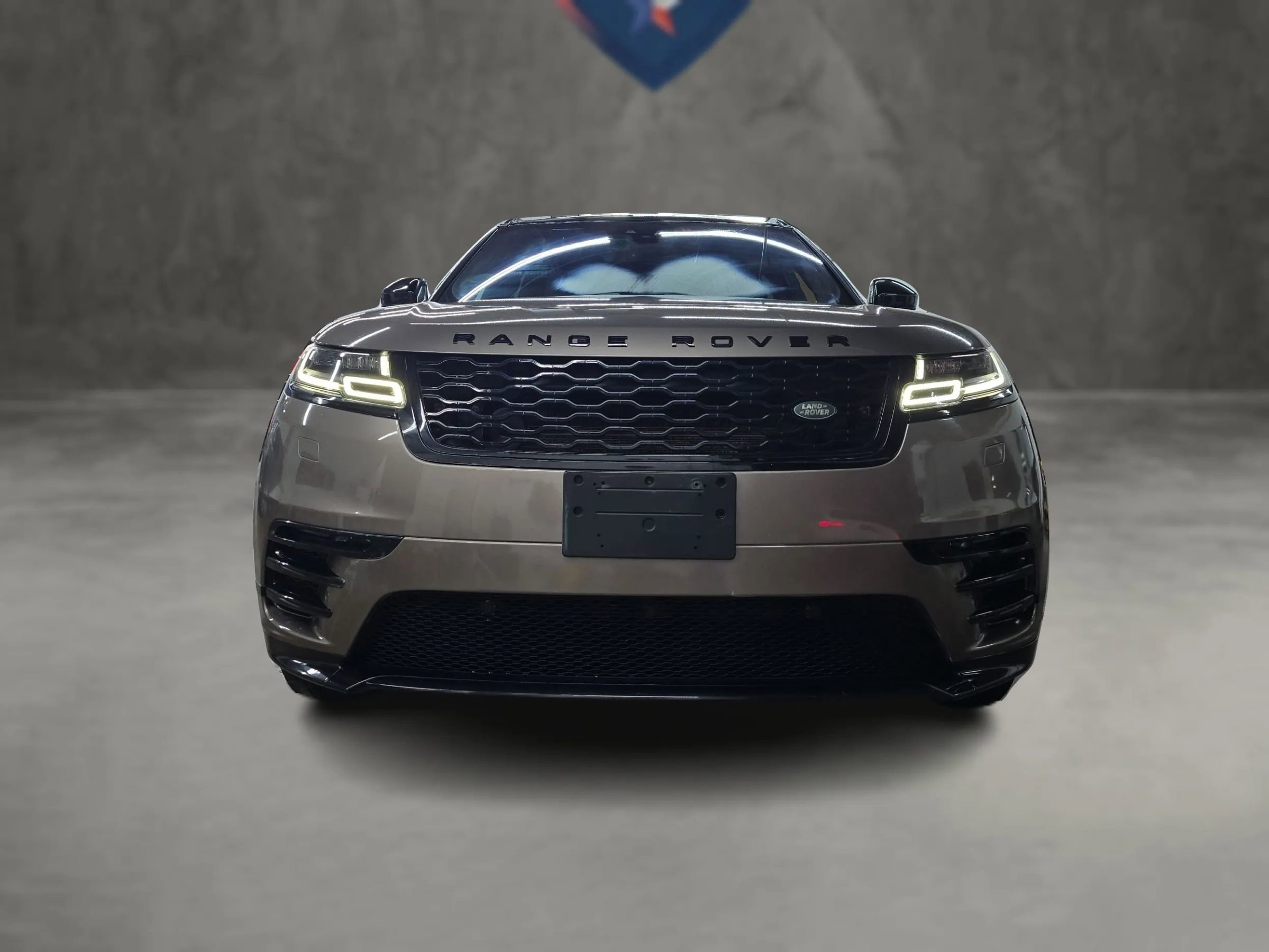 Used 2018 Land Rover Range Rover Velar R-Dynamic SE image 13