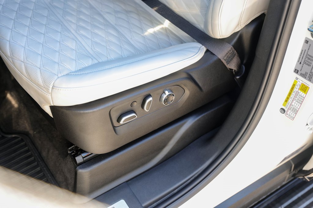 Certified 2025 Cadillac Escalade ESV Sport Platinum image 8