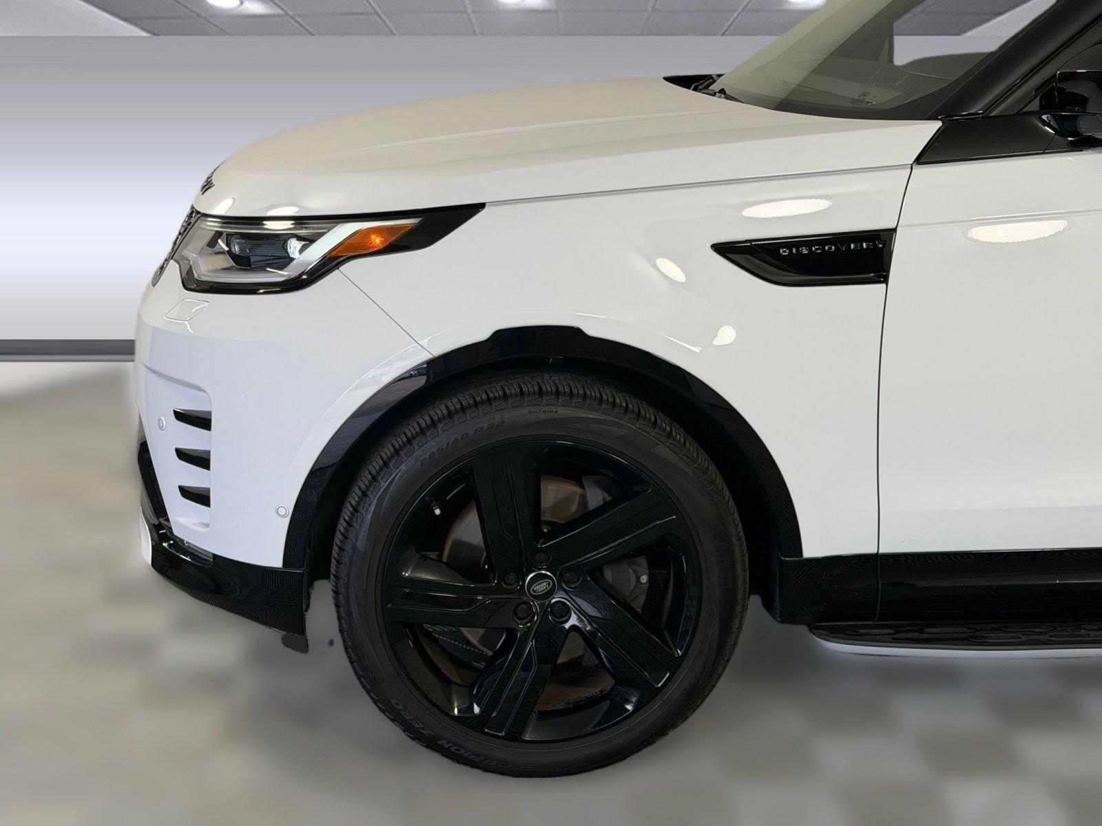 Used 2025 Land Rover Discovery Dynamic SE AWD/4WD image 11