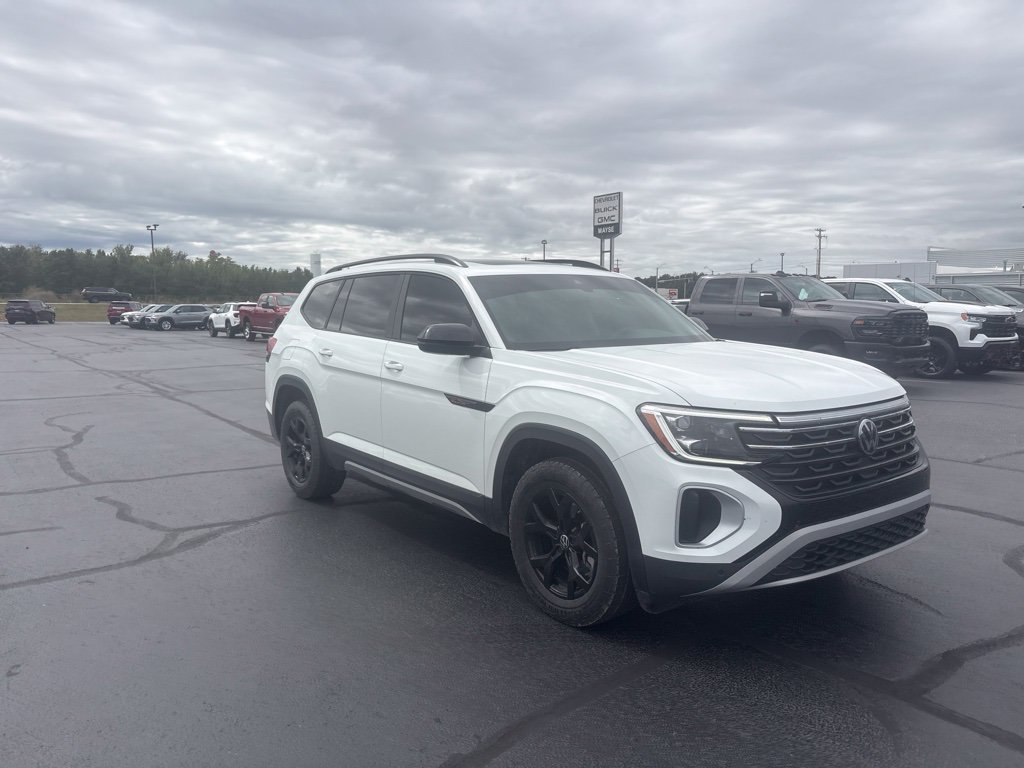 Used 2024 Volkswagen Atlas Peak Edition SE AWD/4WD image 11