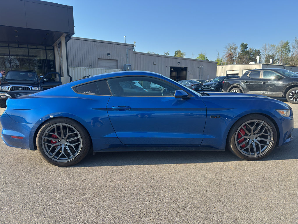 Used 2017 Ford Mustang GT w/ Black Accent Package RWD image 8