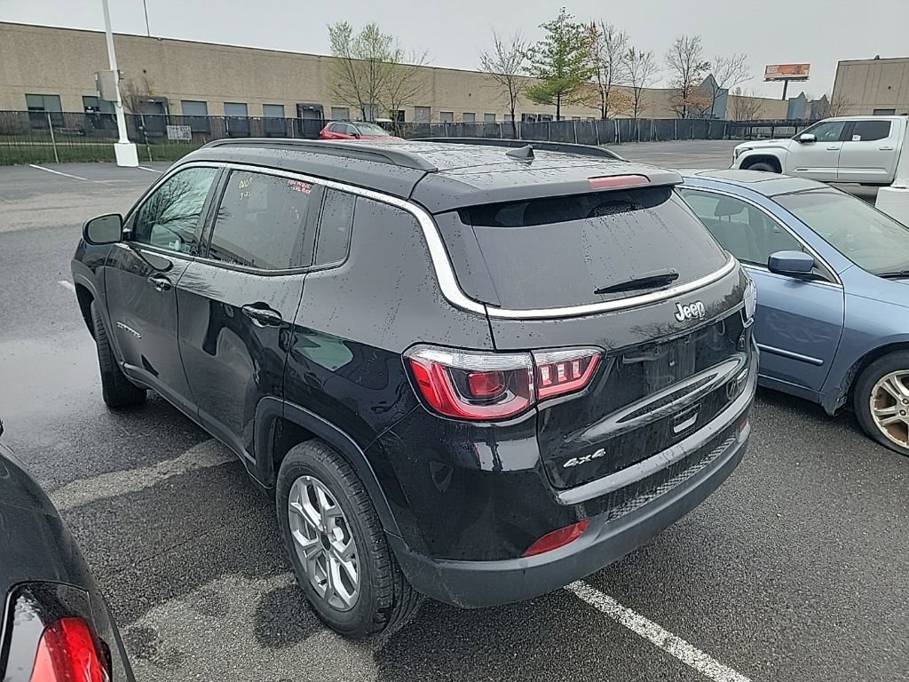 Used 2025 Jeep Compass Latitude w/ Sun & Sound Group image 4