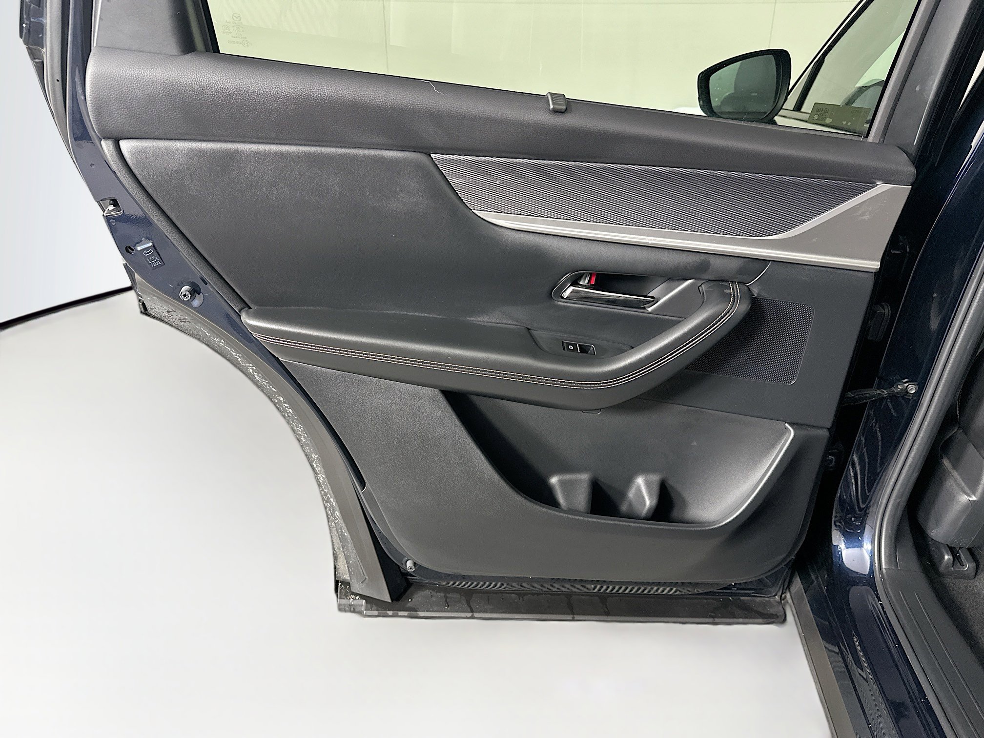 Used 2024 MAZDA CX-90 Plug-In Hybrid w/ Premium Pkg image 27