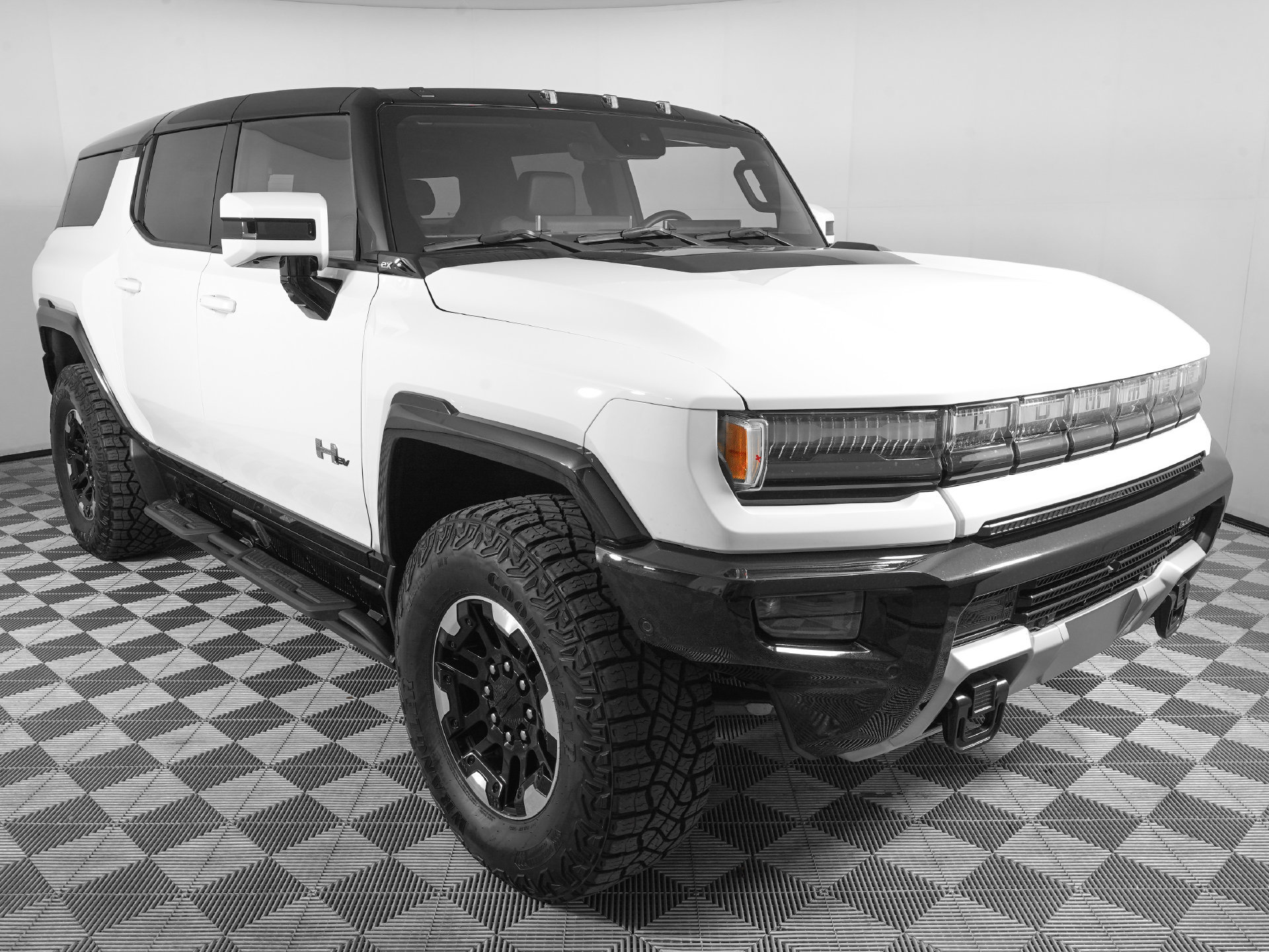 Used 2024 GMC Hummer EV 2X w/ Extreme Off-Road Package AWD/4WD image 3