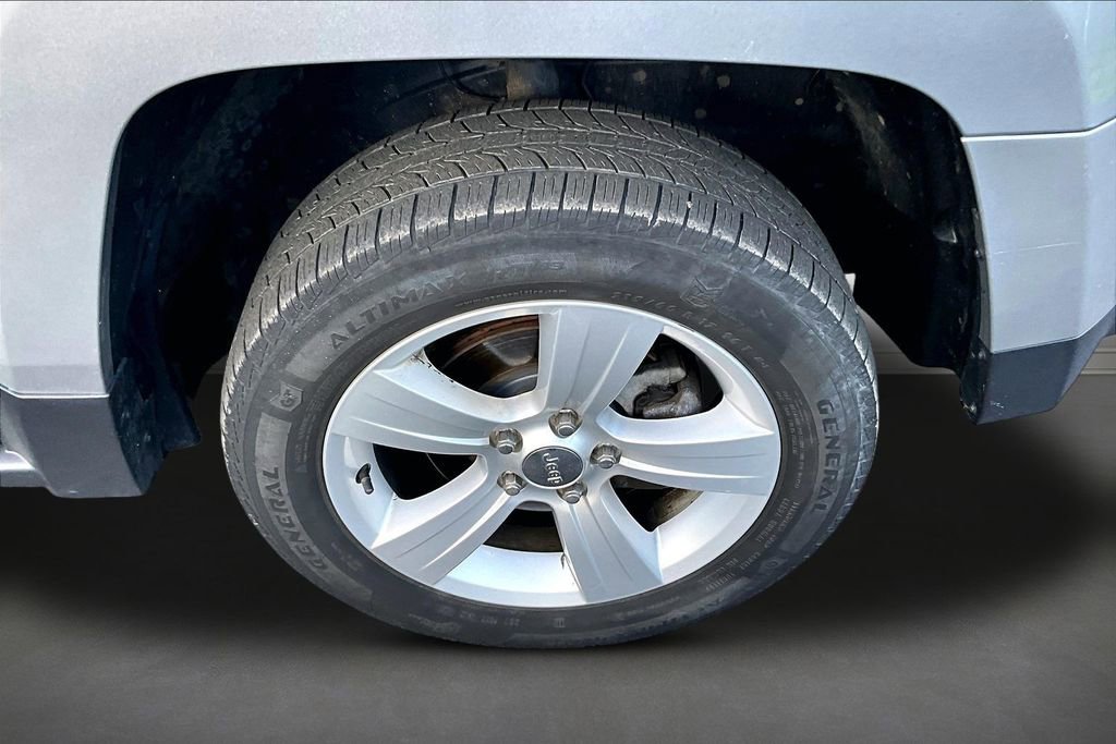 Used 2015 Jeep Patriot Limited w/ Sun/Sound Group AWD/4WD image 30