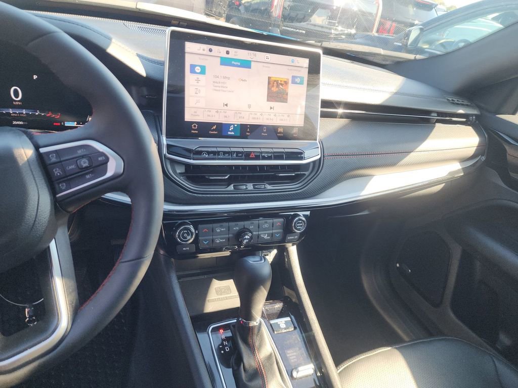 Used 2025 Jeep Compass Trailhawk w/ Trailhawk Elite Group AWD/4WD image 9