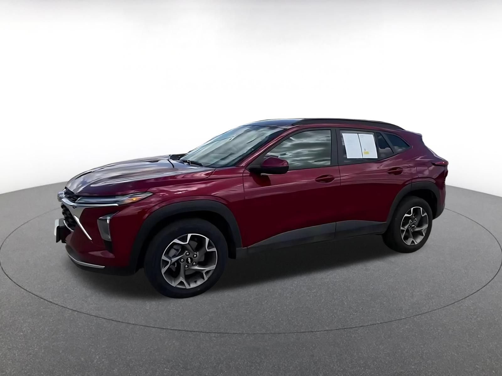 Used 2025 Chevrolet Trax LT FWD image 8