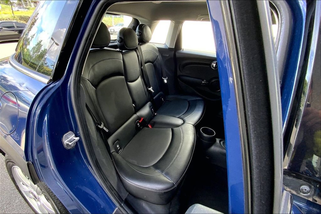Used 2017 MINI Cooper 4-Door Hardtop FWD image 22