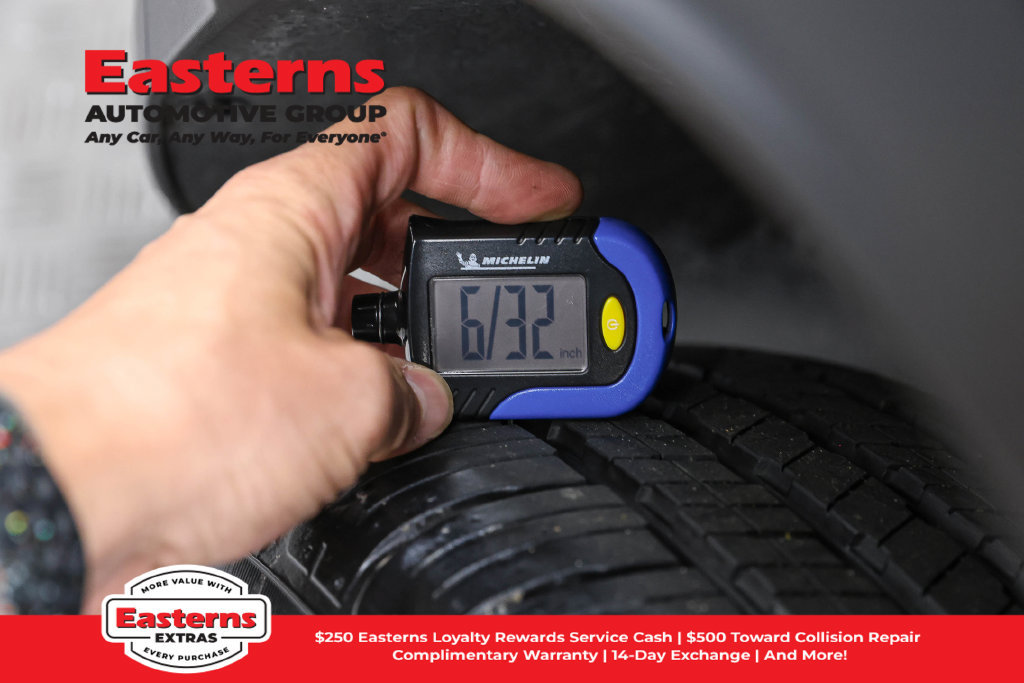 Used 2024 Chevrolet Trax RS FWD image 29