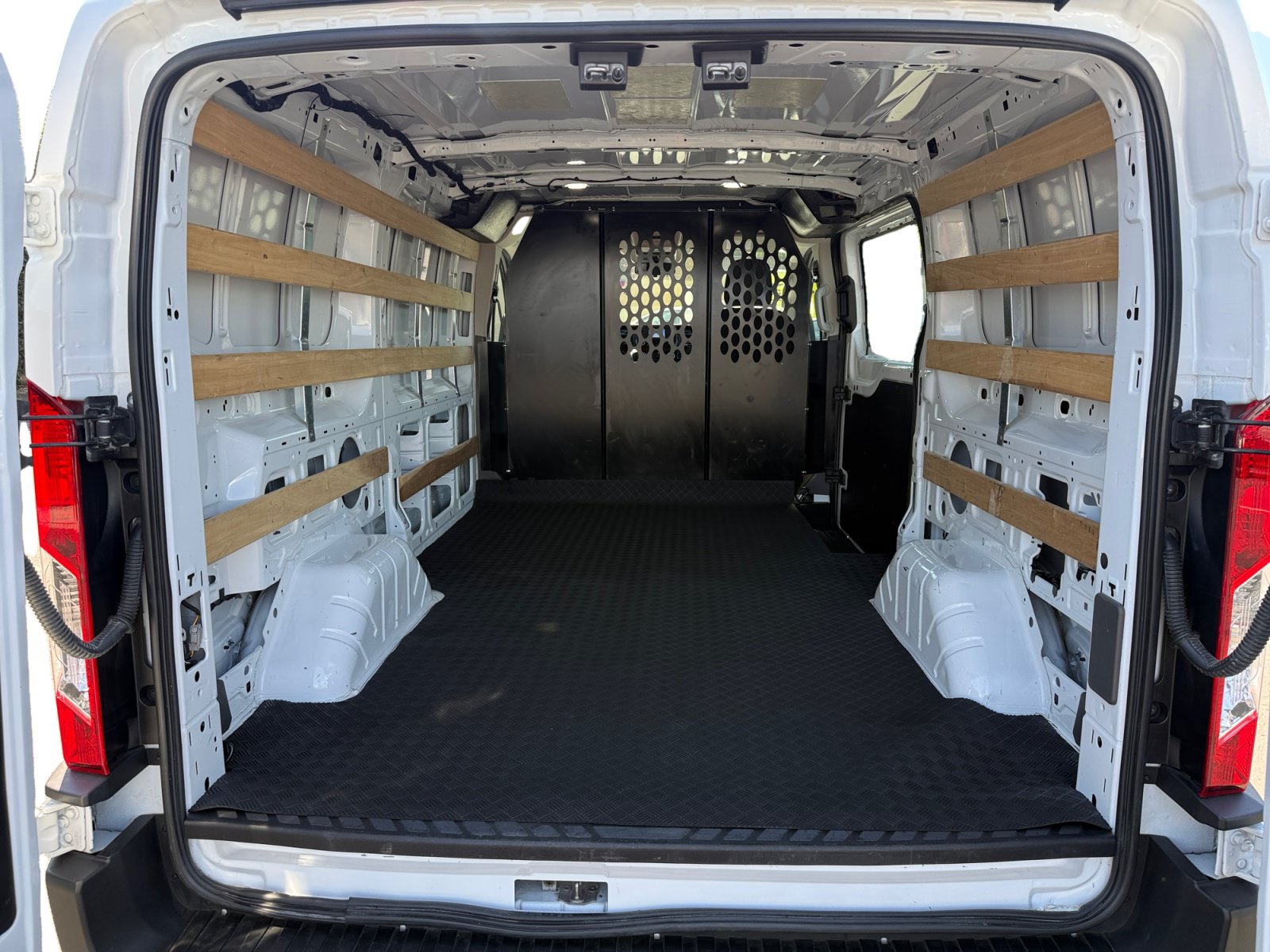 Used 2025 Ford Transit 250 Low Roof w/ Exterior Upgrade Package RWD image 17