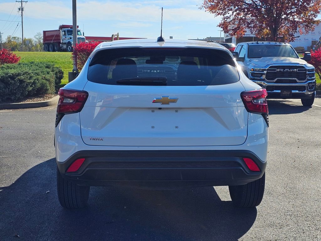 Used 2025 Chevrolet Trax LS image 7