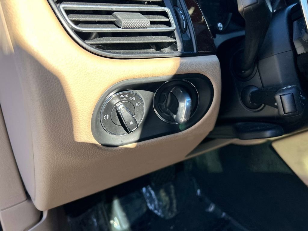 Used 2023 Porsche Macan Turbo image 19